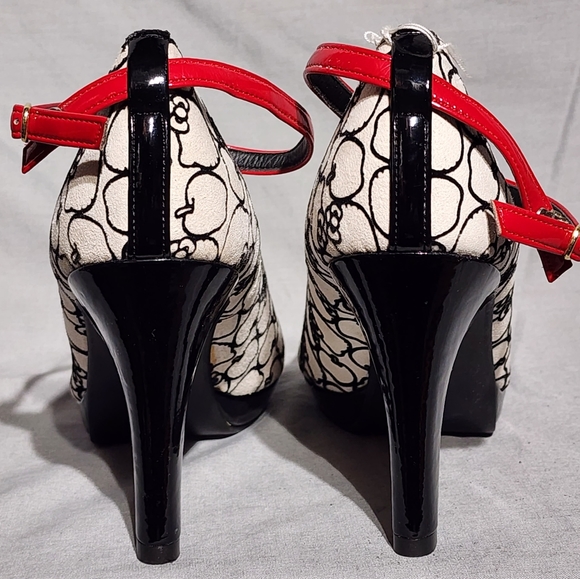 KELLO KITTY White Suede w/Apple & Kitty Head Pattern Platform Heels, size 6 - Picture 2 of 9